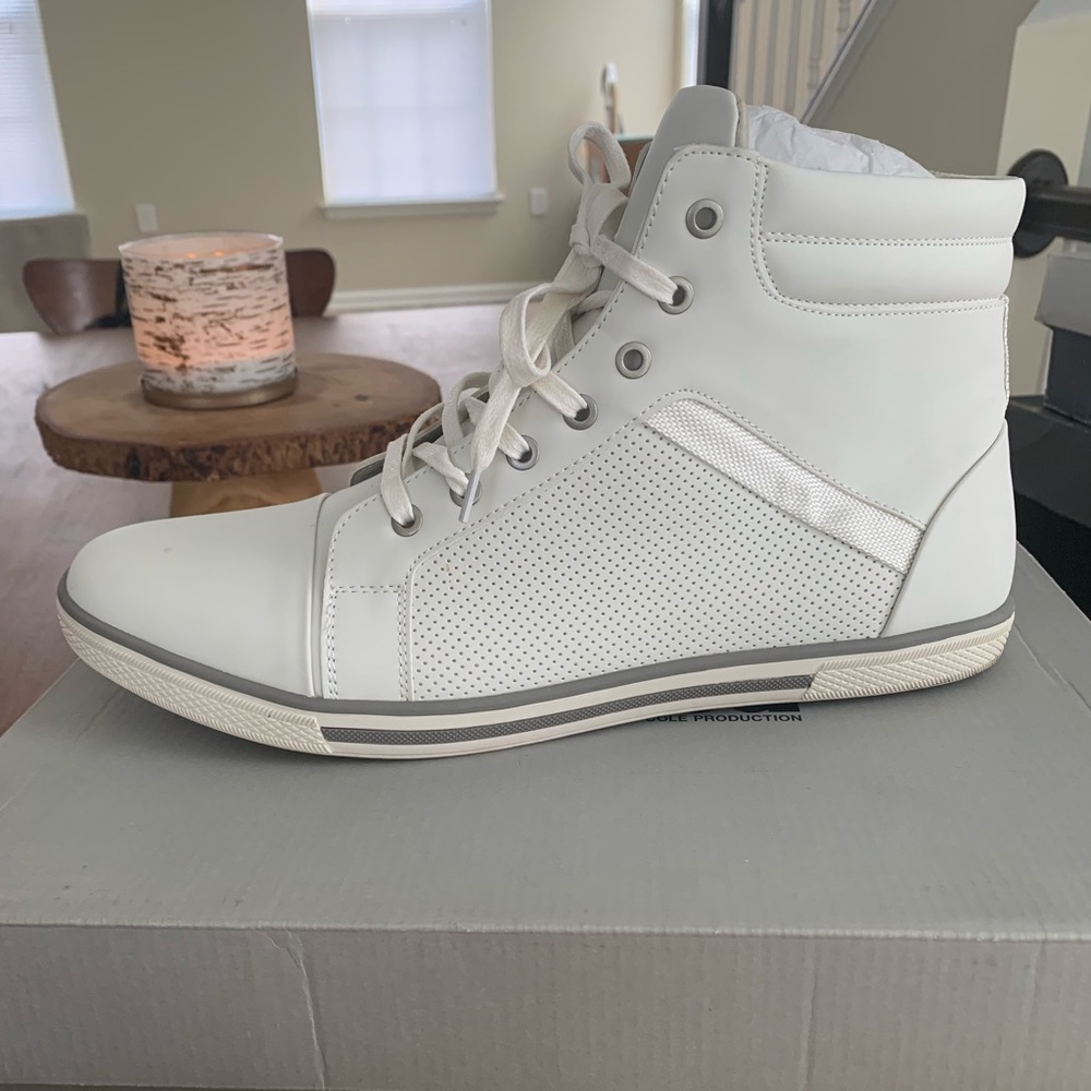 Unlisted a Kenneth Cole production white boot